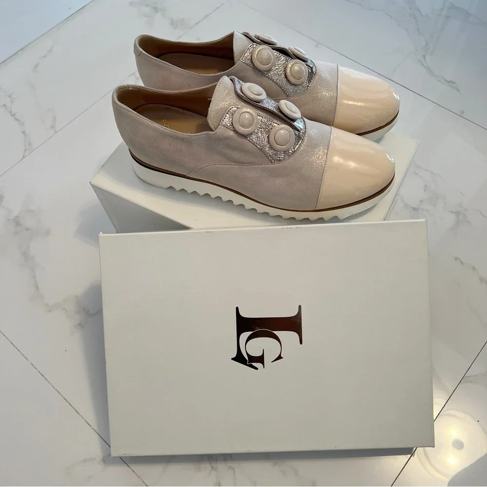 ITALIAN Sparkly Beige Silver Leather
Suede Hardwear Shoe Size 39 - Picture 2 of 16